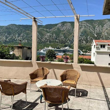 Modern Apartment Doris Kotor Luaran gambar