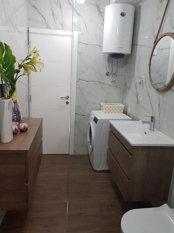Modern Apartment Doris Kotor Luaran gambar