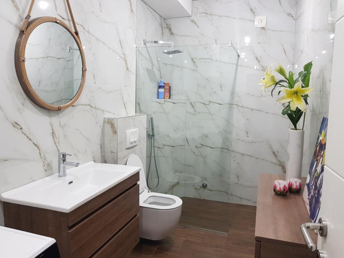 Modern Apartment Doris Kotor Luaran gambar
