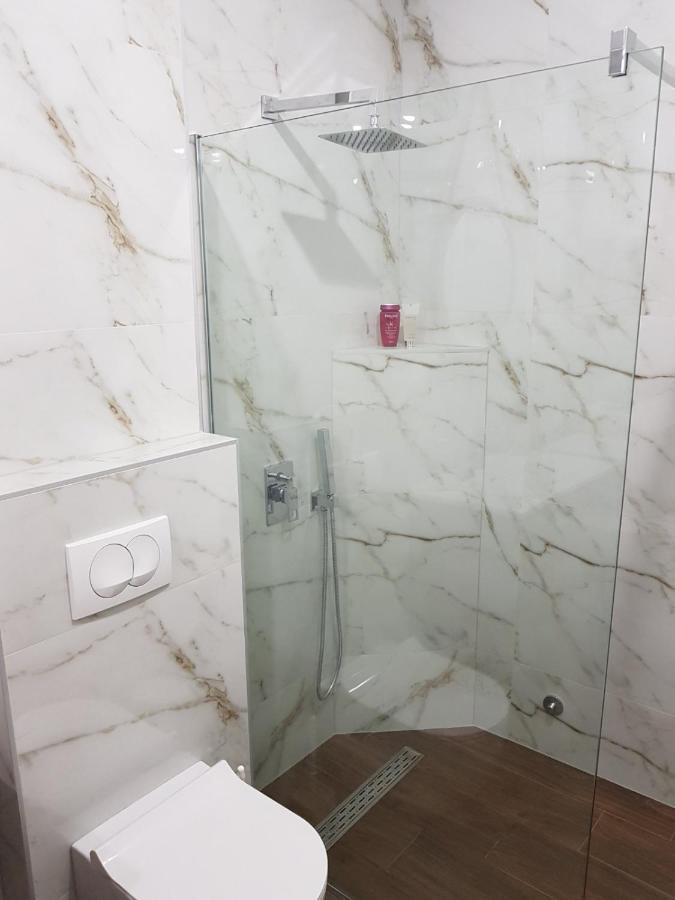 Modern Apartment Doris Kotor Luaran gambar